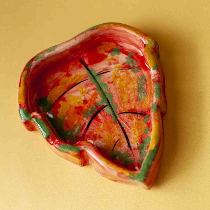 Ceramic ashtray shaped like leave. κεραμικό φύλλο τασάκι.