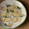 handmade ceramic lemon plate. χειροποίητο πιάτο με λεμόνια.
