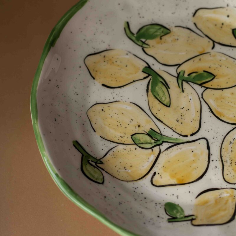 handmade ceramic lemon plate. χειροποίητο πιάτο με λεμόνια.