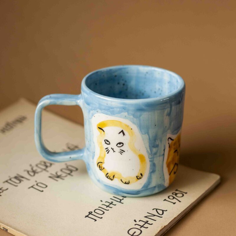 handmade ceramic blue mug with cats. perfect for coffee and tea. cute cats everywhere! χειροποίητη κεραμική κούπα με γάτες. τέλεια για καφέ και τσάι.