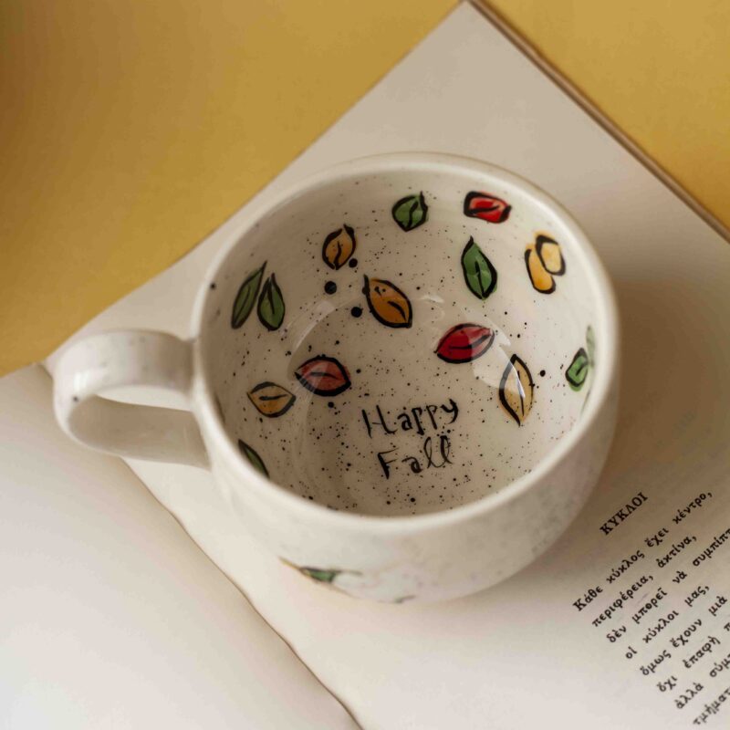 big ceramic mug with pumpkins in diffrent colors. perfect for coffee and tea. Μεγάλη κούπα με κολοκύθες σε διάφορα χρώματα. κατάλληλη για τσάι και καφέ.