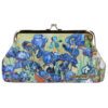 Κομψό πορτοφόλι/clutch από τη συλλογή CARMANI με το εμβληματικό έργο «Ίριδες» του Vincent van Gogh. Κατασκευασμένο από υψηλής ποιότητας υλικά, με απλό και ευρύχωρο σχέδιο χωρίς θήκες για κάρτες, ιδανικό για να μεταφέρετε τα απαραίτητα ή ως στιλάτο αξεσουάρ βραδινής εξόδου. Το καλλιτεχνικό σχέδιο το καθιστά ένα καθημερινό statement κομμάτι. Ιδανικό δώρο για λάτρεις της τέχνης.