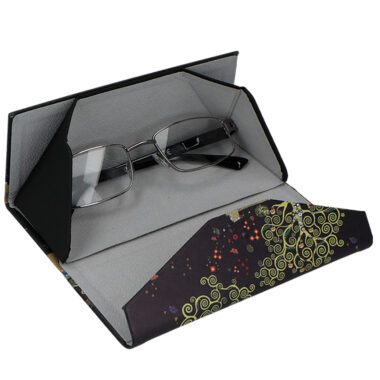 This foldable glasses case by CARMANI features Gustav Klimt’s iconic painting Tree of Life. Designed for convenience and protection, it folds compactly for easy storage and shields your glasses from scratches and damage. Lightweight, durable, and beautifully decorated, it is an elegant accessory for art lovers.