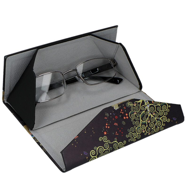 This foldable glasses case by CARMANI features Gustav Klimt’s iconic painting Tree of Life. Designed for convenience and protection, it folds compactly for easy storage and shields your glasses from scratches and damage. Lightweight, durable, and beautifully decorated, it is an elegant accessory for art lovers.