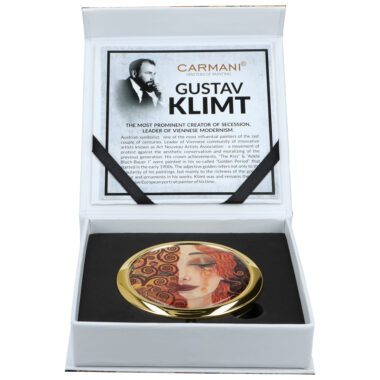 Κομψός καθρέφτης από τη συλλογή CARMANI με το έργο «Golden Tears» του Gustav Klimt. Συνδυάζει λειτουργικότητα και καλλιτεχνική ομορφιά, αποτελώντας ένα στιλάτο αξεσουάρ για κάθε χώρο ή γωνιά ομορφιάς. Ιδανικός για διακόσμηση ή ως δώρο για λάτρεις της τέχνης.