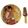 This elegant dessert plate set by CARMANI is inspired by Gustav Klimt’s iconic masterpiece The Kiss. Made from high-quality porcelain, it features luxurious golden tones and artistic detail, making it perfect for both serving and display. Includes a matching dessert spatula. A refined gift for art lovers and a stunning addition to any home.