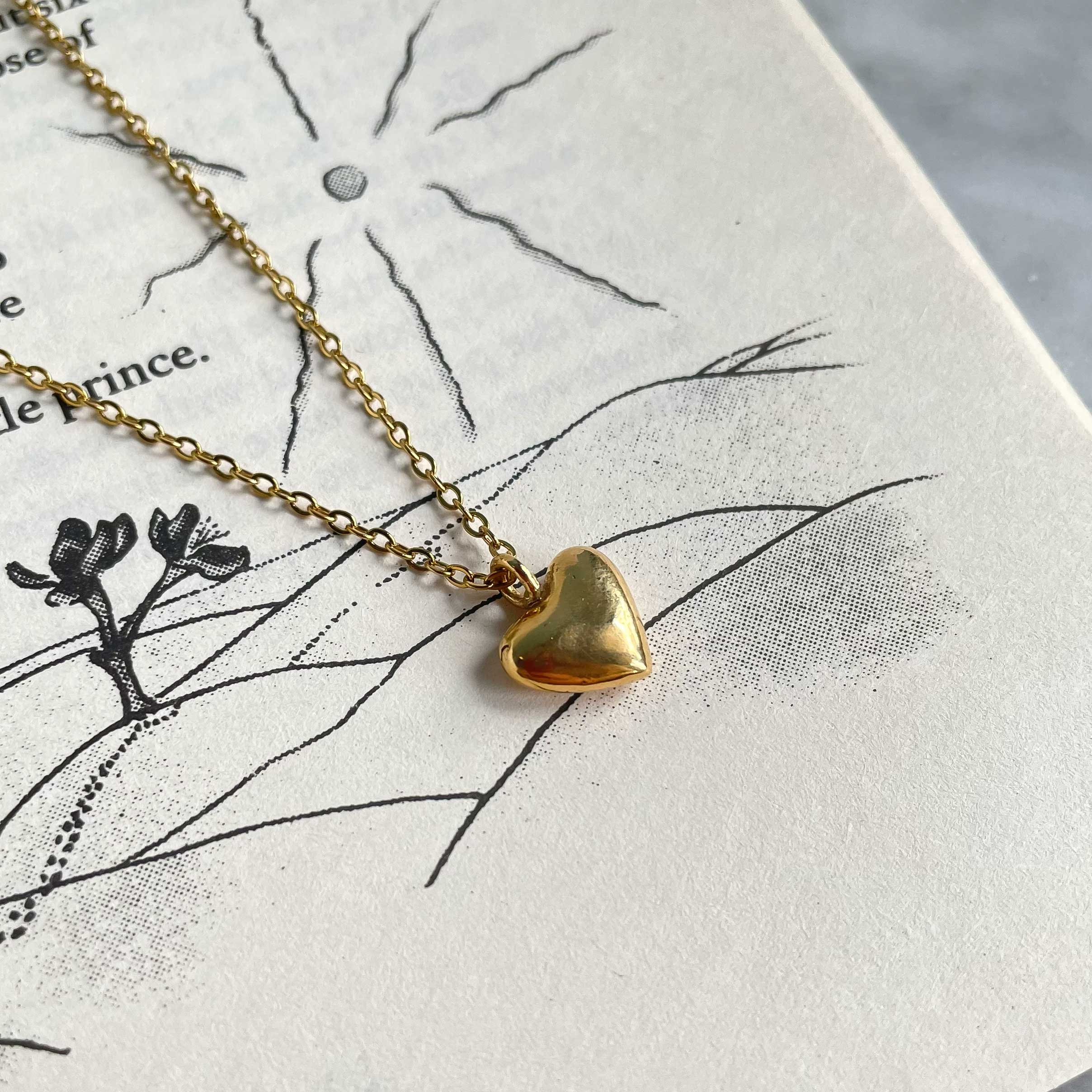 κολιέ Mini Bold Heart, κολιέ καρδιά, ορείχαλκος, χειροποίητο κόσμημα, Sunny Designs, ρομαντικό δώρο, μίνιμαλ κολιέ, γυναικείο κόσμημα