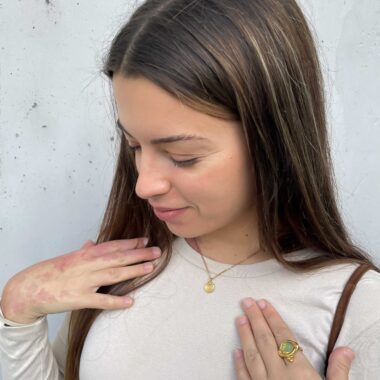 Χειροποίητο κολιέ από ορείχαλκο με σπειροειδές μενταγιόν – Sunny Designs.