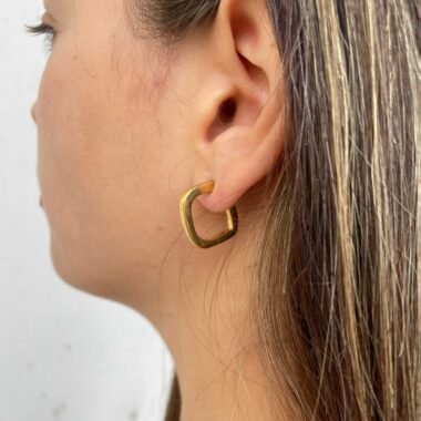 σκουλαρίκια Square Hoop, ορείχαλκος, χειροποίητα σκουλαρίκια, γεωμετρικό σχέδιο, Sunny Designs, μίνιμαλ κόσμημα, μοντέρνα σκουλαρίκια, statement hoops