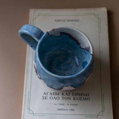 handmade ceramic mug with clouds and faces. an amazing perfect mug with celestial creatures perfect for capuccino and tea. Μια πανέμορφη χειροποίητη κούπα με συννεφάκια με πρόσωπα. Κατάλληλη για καπουτσίνο και τσάι.