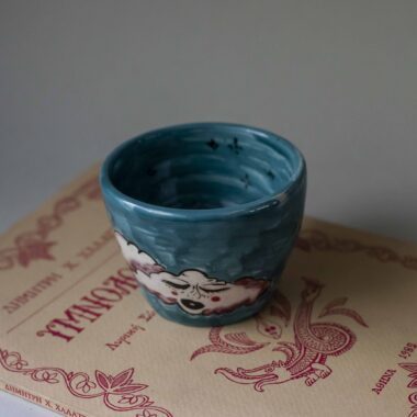 handmade ceramic mug with clouds and faces. an amazing perfect mug with celestial creatures perfect for capuccino and tea. Μια πανέμορφη χειροποίητη κούπα με συννεφάκια με πρόσωπα. Κατάλληλη για καπουτσίνο και τσάι.