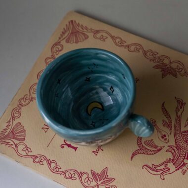 handmade ceramic mug with clouds and faces. an amazing perfect mug with celestial creatures perfect for capuccino and tea. Μια πανέμορφη χειροποίητη κούπα με συννεφάκια με πρόσωπα. Κατάλληλη για καπουτσίνο και τσάι.