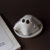 handmade ghost perfect for incense cones. cute halloween decoration. Χειροποίητο κεραμικό φαντασματάκι κατάλληλο για κώνους θυμιάματος. Υπέροχο για Halloween διακοσμήσεις.