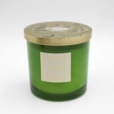 Μεγάλο κερί σε γυάλινο βαζάκι με άρωμα Spiced Berry, διακοσμημένο σε γιορτινό ύφος.Large glass jar candle with Spiced Berry fragrance in a festive design.