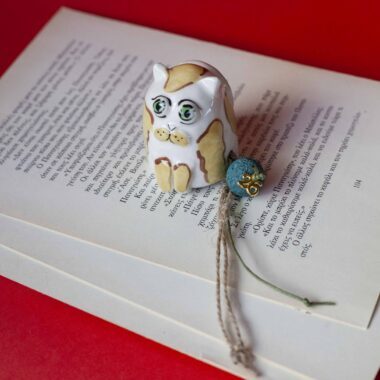 handmade ceramic small lucky charm orange cat . χειροποίητη κεραμική πορτοκαλί γατούλα γούρι.