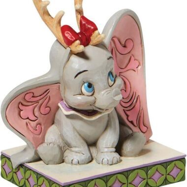 Προσθέστε χριστουγεννιάτικη μαγεία στη συλλογή σας με τη φιγούρα Dumbo με κέρατα τάρανδου από τη σειρά Disney Traditions του Jim Shore. Χειροποίητη και ζωγραφισμένη στο χέρι, με μοναδικά folk-art μοτίβα, αυτή η συλλεκτική φιγούρα είναι ιδανική για λάτρεις της Disney, της χριστουγεννιάτικης διακόσμησης και των δημιουργιών Jim Shore. Κατασκευασμένη από ποιοτική ρητίνη, αποτελεί ένα ζεστό και γιορτινό κομμάτι που ξεχωρίζει. Βρείτε αυθεντικές φιγούρες Disney Traditions για διαχρονική χριστουγεννιάτικη ατμόσφαιρα.