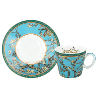 Το espresso είναι τελετουργία και αυτό το εκλεπτυσμένο φλιτζάνι espresso της CARMANI δημιουργήθηκε για να την αναδείξει. Εμπνευσμένο από το συμβολικό και αέρινο έργο Blooming Almond Tree του Vincent van Gogh, προσφέρει μια αίσθηση ηρεμίας και κομψότητας σε κάθε στιγμή καφέ. Το μικρό του μέγεθος και ο καλλιτεχνικός του χαρακτήρας το καθιστούν ιδανικό για όσους αγαπούν τον espresso και την τέχνη.