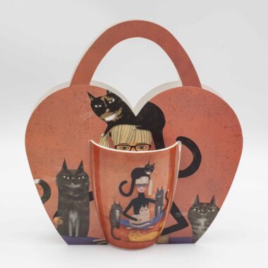 Κεραμική κούπα με κυρία και πολλές γάτες, ζεστό και χιουμοριστικό σχέδιο, ιδανική για λάτρεις των γατών και cozy στιγμές Ceramic mug with woman and many cats illustration, cozy and humorous design, perfect gift for cat lovers