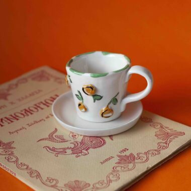 Χειροποίητο κεραμικό φλιτζάνι εσπρέσο με πιατάκι και 3D πορτοκάλια, μοναδικό φρουτένιο σχέδιο, καλλιτεχνικό σετ καφέ Handmade ceramic espresso cup with saucer and 3D oranges, unique fruity pottery coffee set