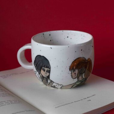 Χειροποίητη κεραμική κούπα με την Chihiro και τον Haku, με φράση από την ταινία, καλλιτεχνικό και μοναδικό σχέδιο Handmade ceramic mug with Chihiro and Haku, movie quote on the back, artistic and unique pottery mug