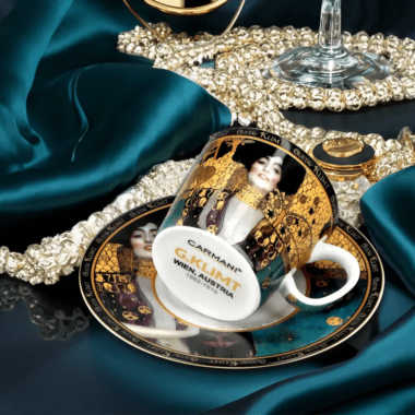 Πορσελάνινο φλιτζάνι espresso με πιατάκι εμπνευσμένο από το έργο Ιουδήθ του Gustav Klimt σε συσκευασία δώρου – CARMANI.