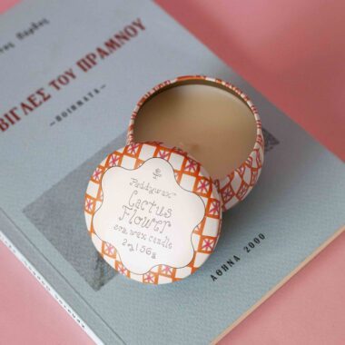 Paddywax cactus flower scented mini candle in decorative tin container, tulip collection home fragrance candle. Αρωματικό κερί Paddywax με άρωμα cactus flower σε μικρό μεταλλικό tin, από τη σειρά Tulip για άρωμα χώρου.