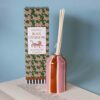 Paddywax Adopo reed diffuser with illustrated tiger design ceramic bottle, decorative home fragrance diffuser. Αρωματικό diffuser Paddywax σειρά Adopo σε κεραμικό μπουκάλι με σχέδιο τίγρης, διακοσμητικό diffuser χώρου.