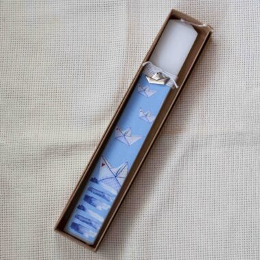 Αρωματική Πασχαλινή Λαμπάδα με Χάρτινο Καραβάκι σε Διακοσμητικό Κουτία αυτα τα προιοντα ü EN: Scented Easter candle with paper boat design in a decorative gift box.