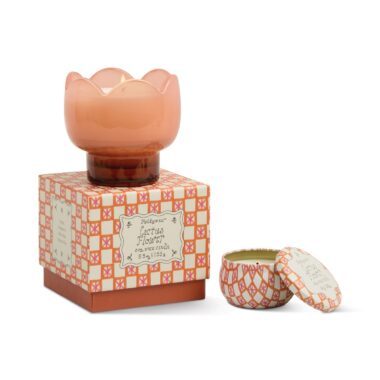Paddywax tulip-shaped ceramic candle with cactus flower fragrance in a decorative floral container. Αρωματικό κερί Paddywax σε κεραμικό δοχείο σε σχήμα τουλίπας με άρωμα cactus flower.