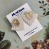 White heart-shaped polymer clay earrings with gold leaf details, romantic handmade jewelry by Diesblon Σκουλαρίκια σε σχήμα καρδιάς σε λευκές αποχρώσεις με χρυσά φύλλα, ρομαντικά χειροποίητα κοσμήματα Diesblon