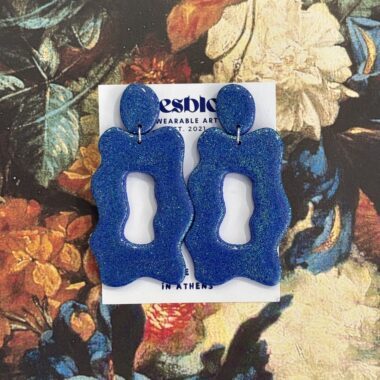 Large rectangular polymer clay earrings in blue mermaid glitter, bold handmade statement jewelry by Diesblon Μεγάλα ορθογώνια σκουλαρίκια από πολυμερικό πηλό με μπλε mermaid γκλίτερ, εντυπωσιακά χειροποίητα κοσμήματα Diesblon