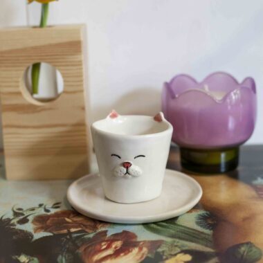espresso cup, cat cup, white cat, ceramic cup, handmade cup, cute mug, coffee cup set, saucer set, gift cat lover, small cup, kawaii mug, pottery cup, κεραμικο φλιτζανι, γατα, σετ καφε