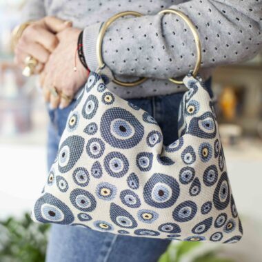 Handmade evil eye pattern bag with double ring handles and zipper closure GR: Χειροποίητο τσαντάκι με μοτίβο μάτια, δύο κρίκους για χερούλι και φερμουάρ