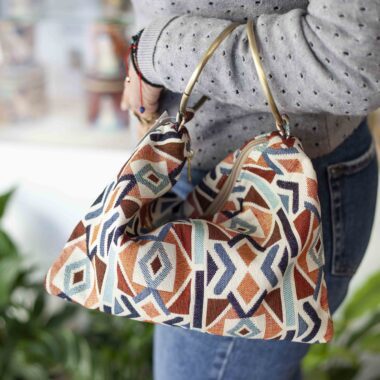 Handmade tribal bag in orange tones with double ring handles and zipper closure GR: Χειροποίητο τσαντάκι με tribal μοτίβο σε πορτοκαλί τόνους, διπλούς κρίκους και φερμουάρ