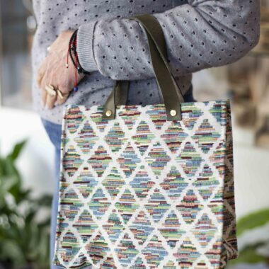 Handmade square bag with boho pattern, button closure and khaki leather straps GR: Χειροποίητη τετράγωνη τσάντα με boho μοτίβο, κούμπωμα με κουμπί και χακί δερμάτινα λουράκια