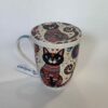 beautiful porcelain mug with lid and strainer πορσελάνη κούπα γατούλα με καπάκι και σουρωτήρι σε λευκό φόντο