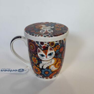 porcelain mug with white kitty and flowers. also a strainer and lid. Κούπα από πορσελάνη με λευκή γατούλα και λουλούδια. έχει καπάκι και σουρωτήρι