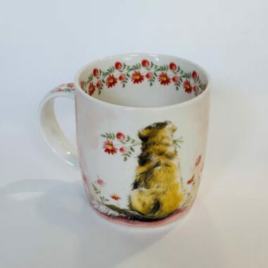 beautiful porcelain mug with golden retriever starring at the sea. πανέμορφη κούπα με σκύλο που κοιτάει τη θάλασσα.