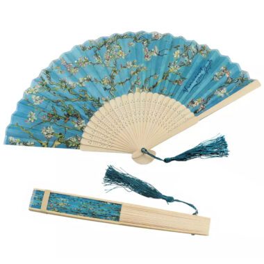 Elegant CARMANI fan decorated with Vincent van Gogh’s artwork Almond Tree. A stylish women’s accessory ideal for hot days, while also serving as a decorative fashion or display piece. Lightweight and practical, it combines functionality with timeless artistic expression.