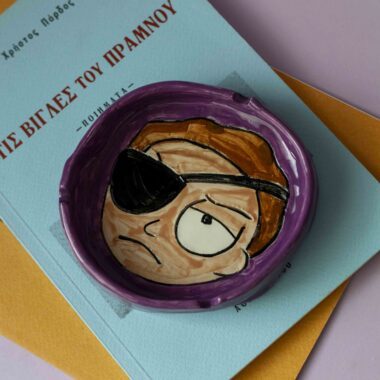 handmade ceramic ashtray with Evil Morty. χειροποίητο κεραμικό τασάκι με τον Evil Morty. Από τον Rick and Morty.
