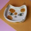χειροποίητο κεραμικό τασάκι ginger γάτα. handmade ceramic ashtray ginger cat.