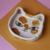 χειροποίητο κεραμικό τασάκι ginger γάτα. handmade ceramic ashtray ginger cat.