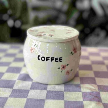 handmade floral box for coffee. χειροποίητο κεραμικό κουτί για καφέ με ρόζ λουλούδια.