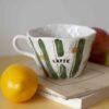 handmade ceramic mug with pumpkins perfect for latte coffee. χειροποίητη κεραμική κούπα με κολοκύθες που γράφει λάτε. κατάλληλο για λάτε καφέδες.