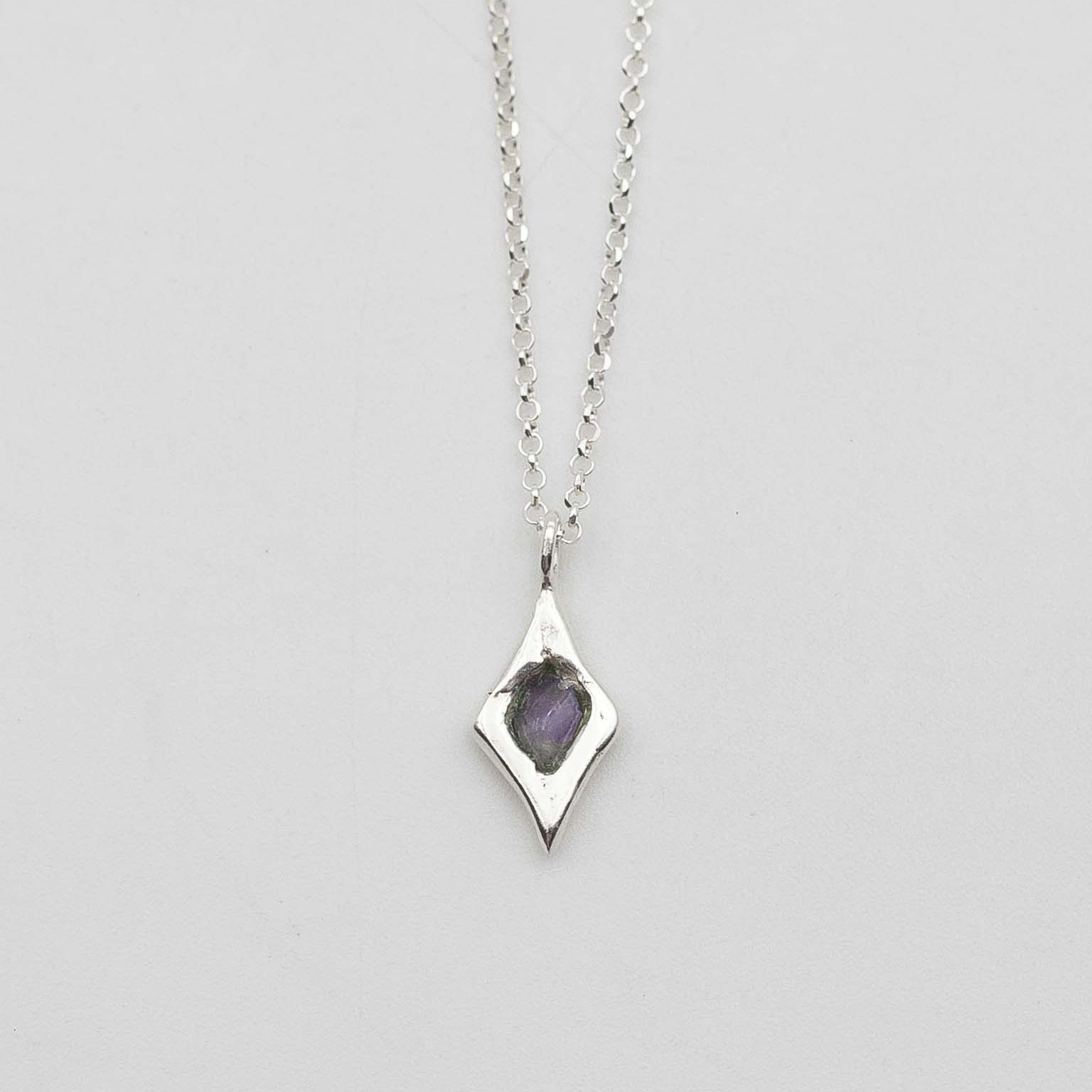 mini necklace with amethyst stone silver 925, χειροποιητο κοσμημα ασημένιο με αμέθυστο, κολιε ασημι 925 ρομβος με αμεθυστο ημιπολύτιμο λίθο