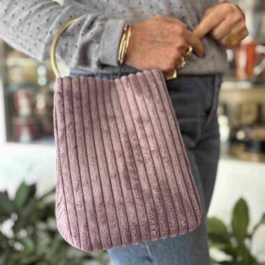 handmade cordroy lilac bag with one metallic hoop for handle. χειροποίητο τσαντάκι λιλά κοτλέ με μεταλλικό κρίκο για χερούλι