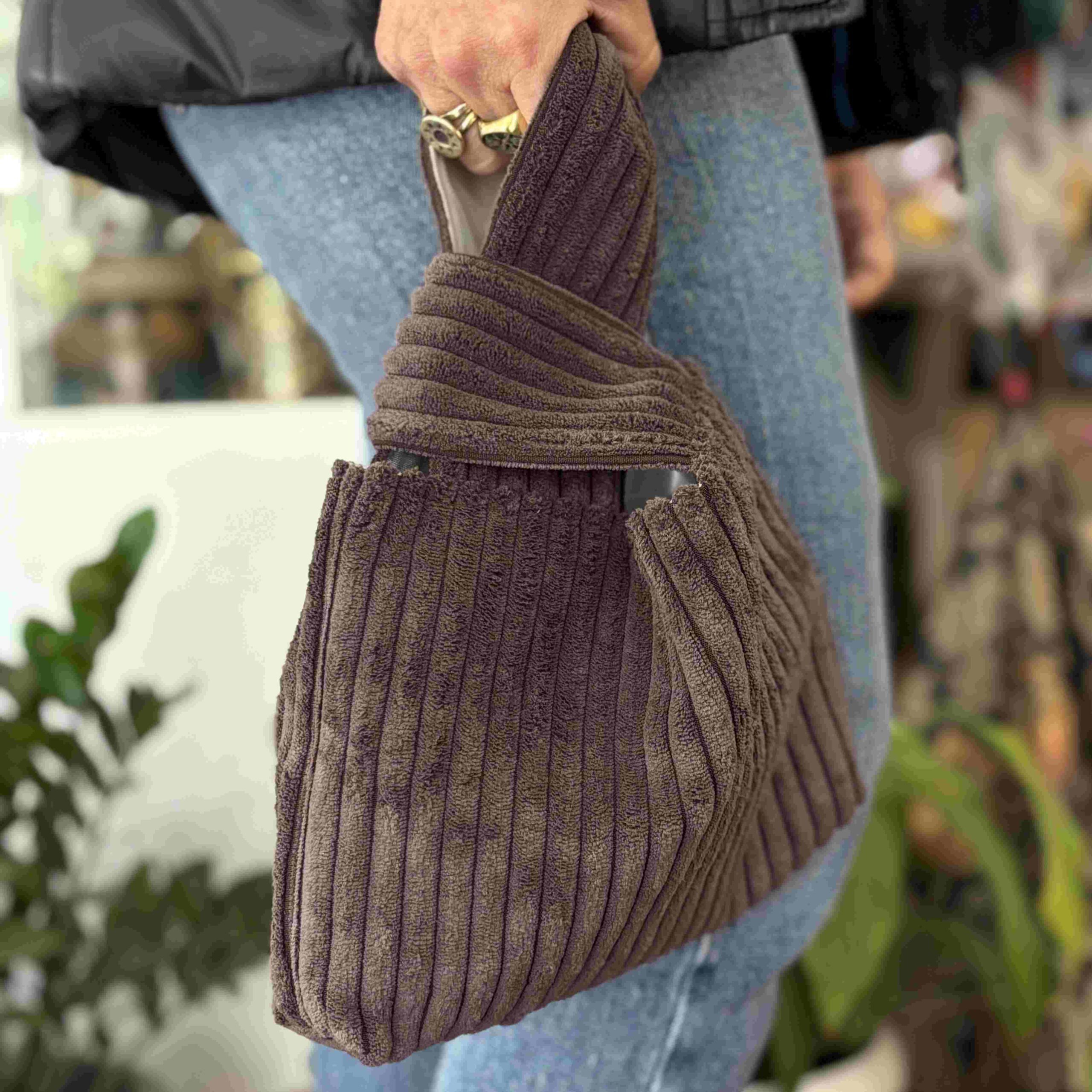 handmade cordroy brown bag . χειροποίητη καφέ κοτλέ τσάντα .